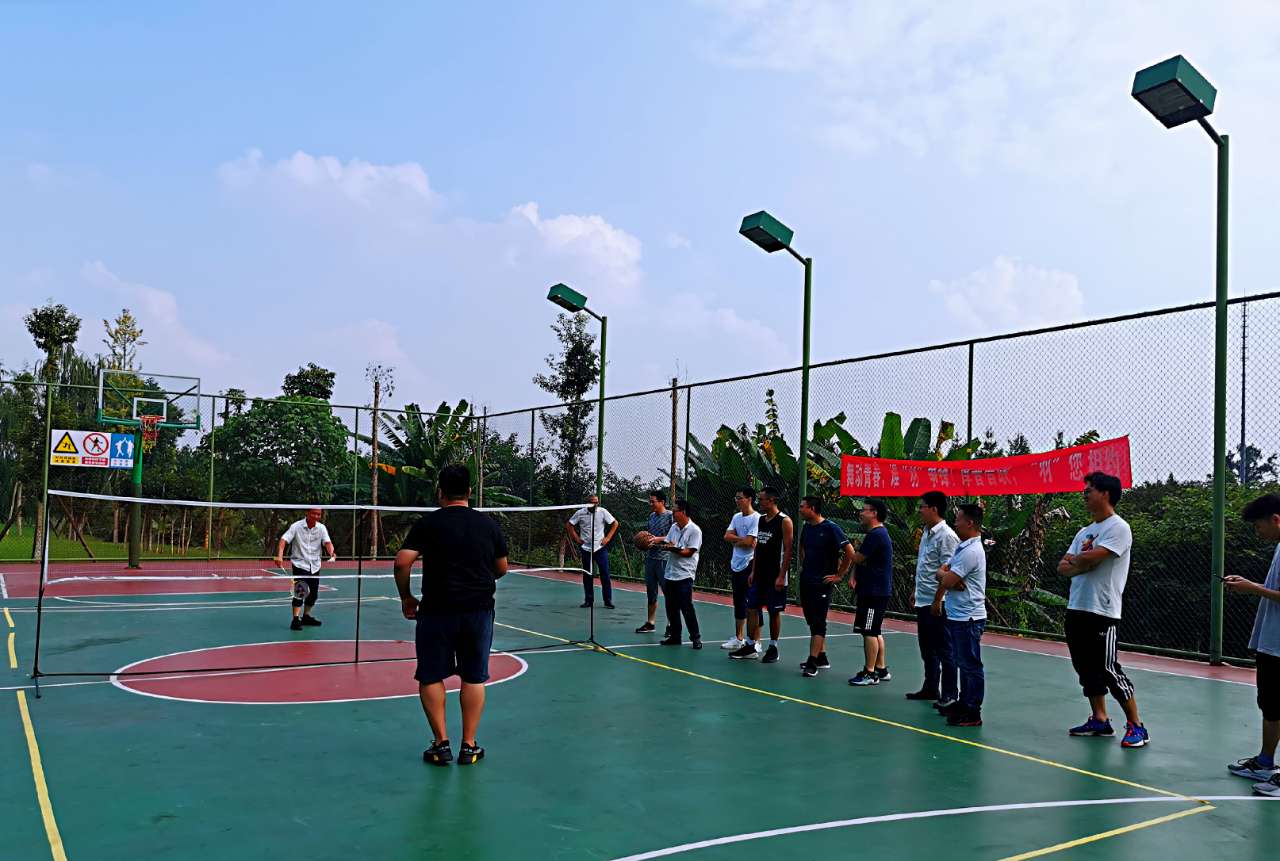 厚普智慧物联公司举办羽毛球比赛活动